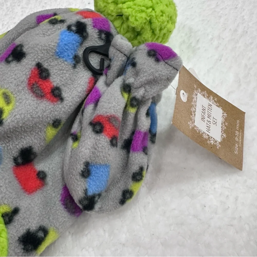 Boy’s Hat and Mitten Set (9-18 months)